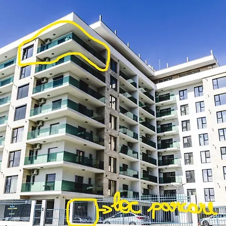 Apartment 701 District *