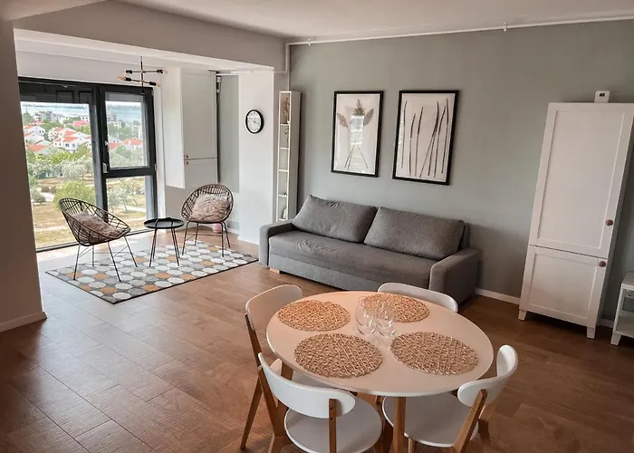 Apartment 701 District *